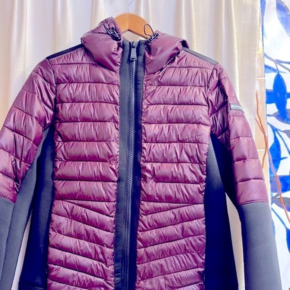 NWOT Women’s  DKNY Sport Burgundy Metallic Puffer Lightweight Jacket Size M - Picture 2 of 7